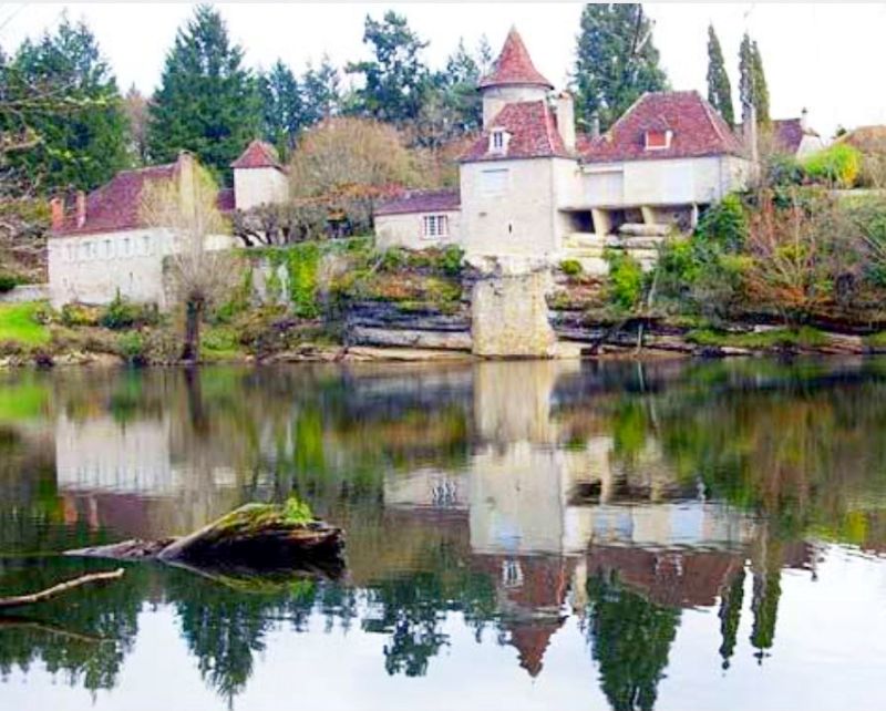 Reflets dans la Dordogne &agrave; Meyronne