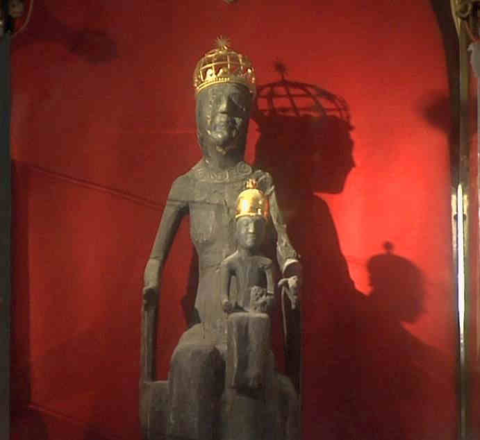 La Vierge noire &agrave; l'enfant de la Chapelle Notre-Dame de Rocamadour