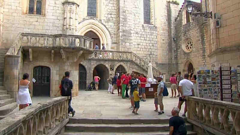 parvis du sanctuaire de Rocamadour