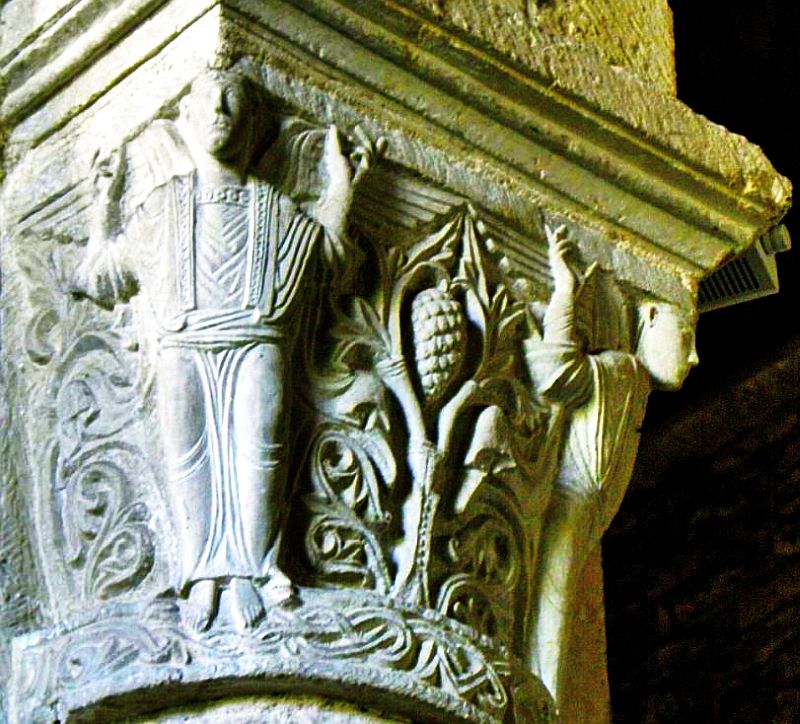 hapiteau roman de l'&eacute;glise St-Pierre de Varen