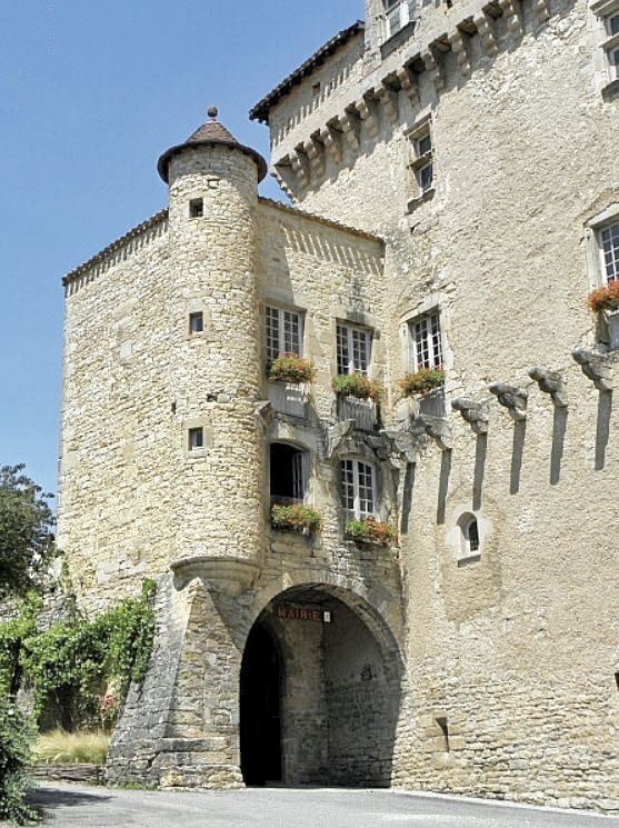 Chateau mairie de Varen