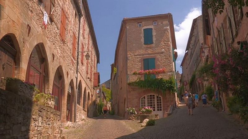 Une rue de Cordes sur Ciel