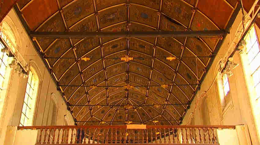 Plafond en  bois marquet&eacute; de l'Hospice Comtesse &agrave; Lille