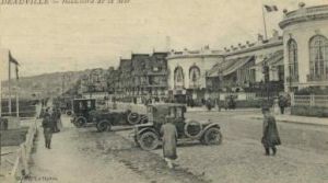 devant le Casino annees 20 - Front of Casino in the  years 20