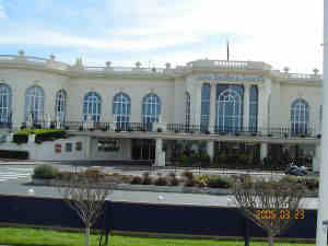 le casinon face a lamer/ the casino 