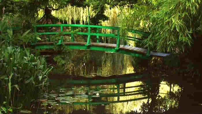 Le pont japonais   dans le jardin de Claude Monet &agrave; Giverny