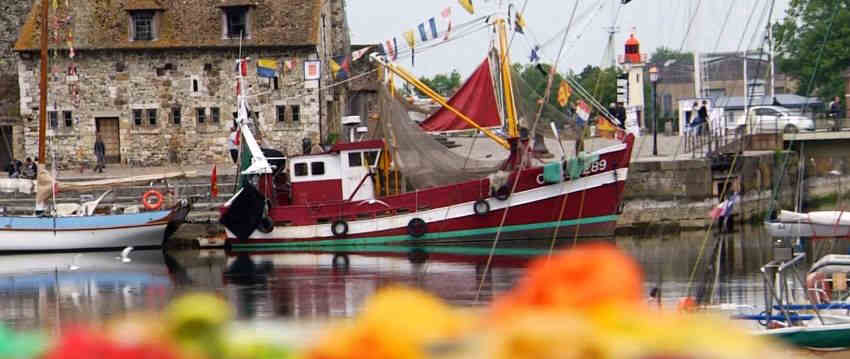 Bateaux de p&egrave;che devant la Capitainerie &agrave; Honfleur