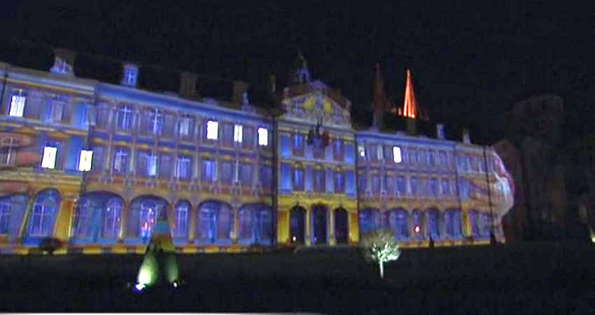 Son et lumi&egrave;re  sur l'h&ocirc;tel de  ville de Caen