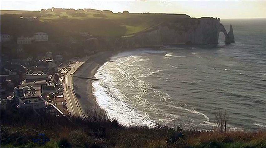 Vue d'Etretat et de la falaise