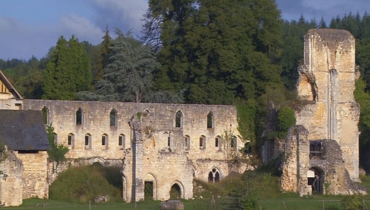 rouine abbatiale  Lyons la F&ocirc;ret