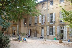 Cour de l'H&ocirc;tel Maynier d'Opp&egrave;de (Insitut fran&ccedil;ais pour &eacute;trangers)