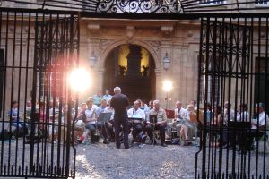 orchestre dans la cour