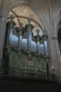 orgues gauches cath&eacute;drale