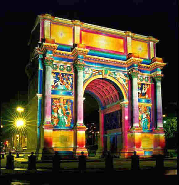 La porte d'Aix illumin&eacute;e, &agrave; Marseille