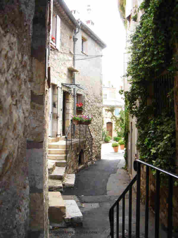 Vieilles ruelles du  vieux Mougins
