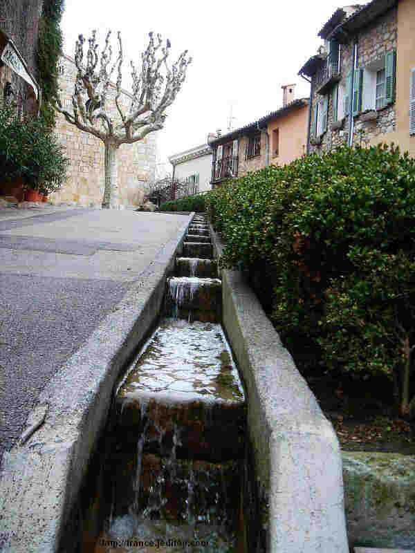 Ruisseau en cascade  vieux Mougins