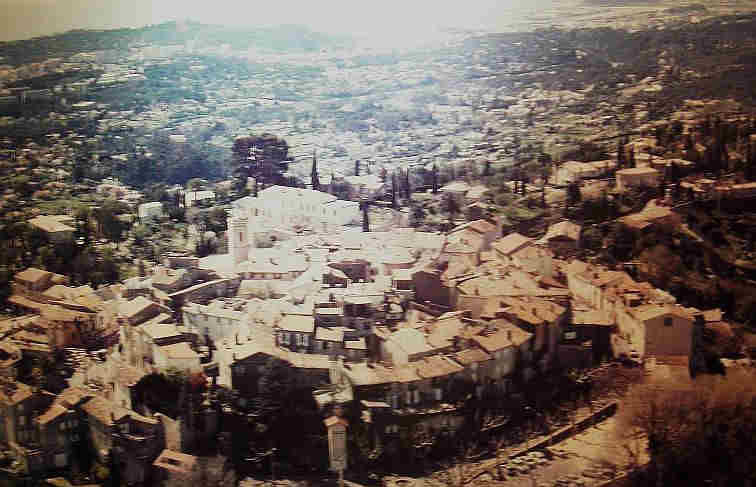 Vieux Mougins  vue d'avion
