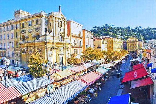 Vue du march&eacute;  cours Saleya  Nice et  chapelle de la Mis&eacute;ricorde