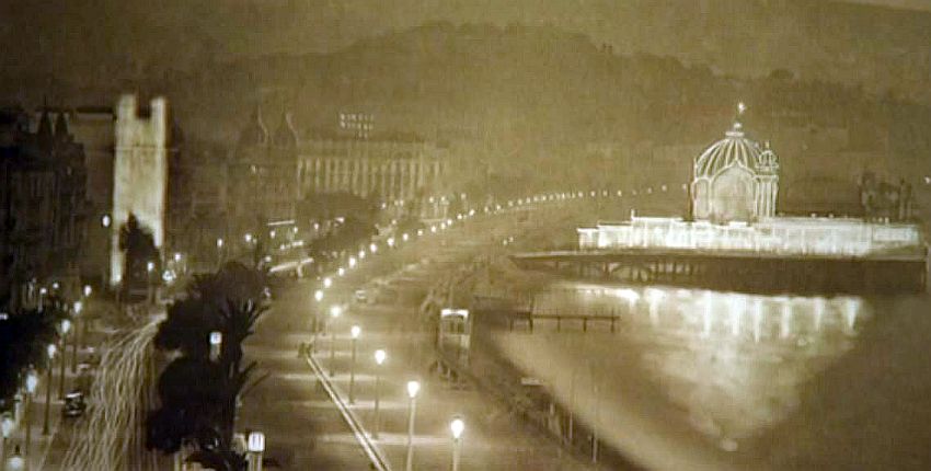 L'ancien casino de la promenade des anglais &agrave; Nice, le soir