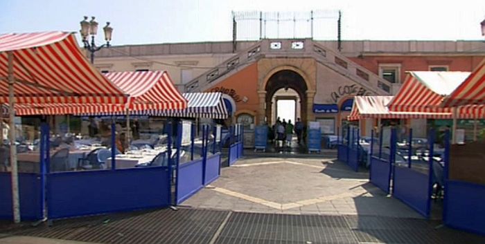 Cours Saleya et porte  royale Nice