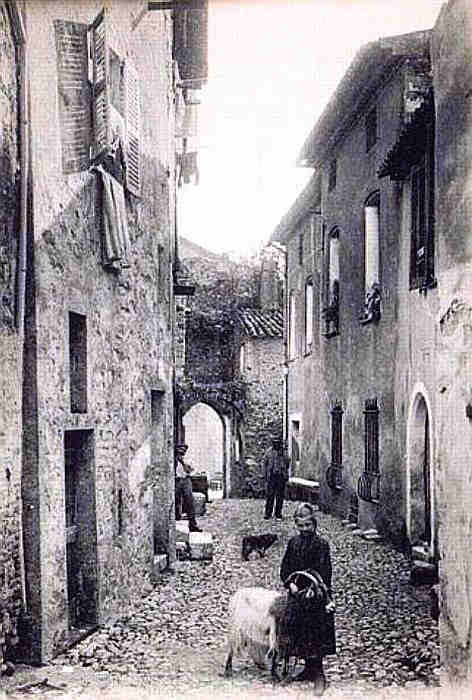Vieille rue de Cagnes ann&eacute;es  1910