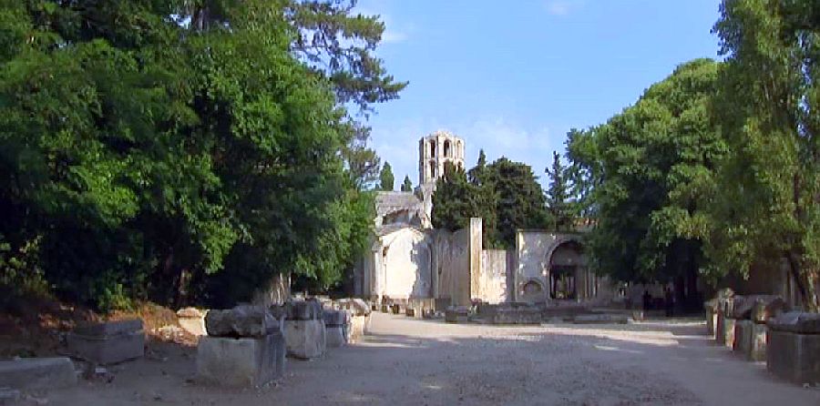 all&eacute;e des Alyscamps &agrave; Arles