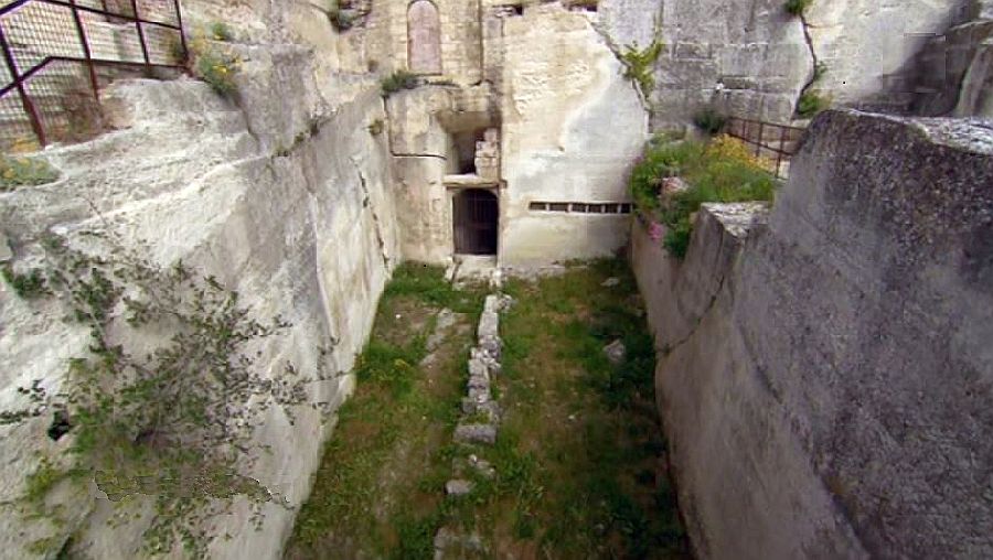 entr&eacute;e secr&egrave;te, chateau des Baux
