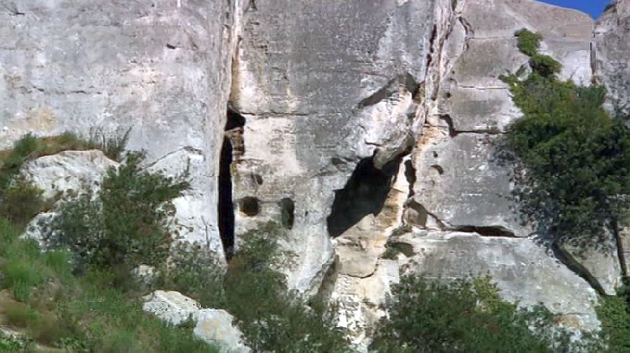 Grottes dans le calccaire des Baux-de-Provence