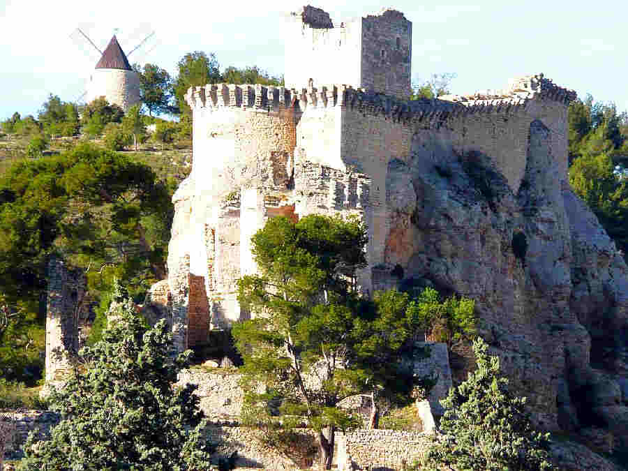 Moulin Bonnet et chapelle St-Marcellin &agrave; Boulbon