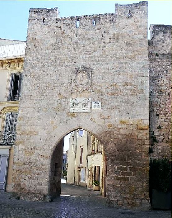 Porte de St-Mitre-les-Remparts