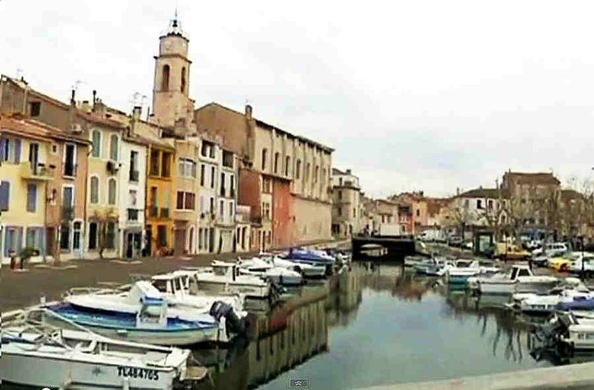 Barques sur le canal &agrave; Martigues