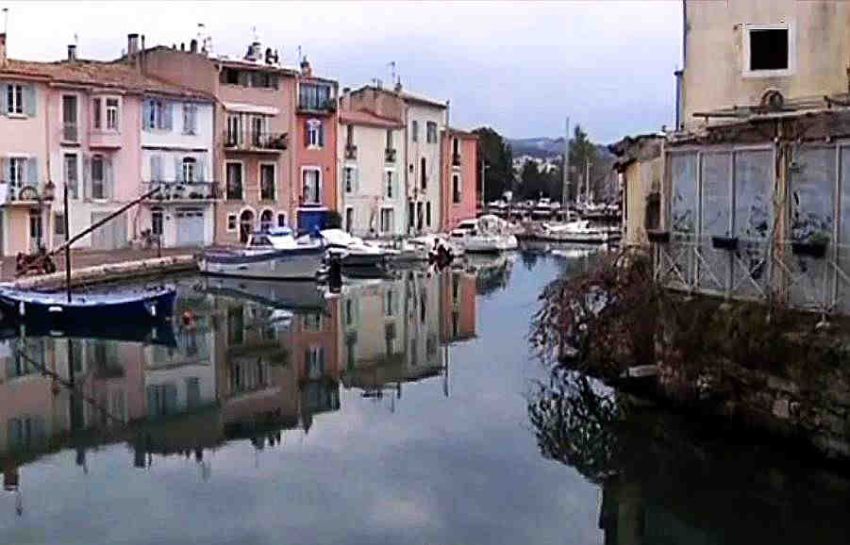 Reflets sur le canal &agrave; Martigues