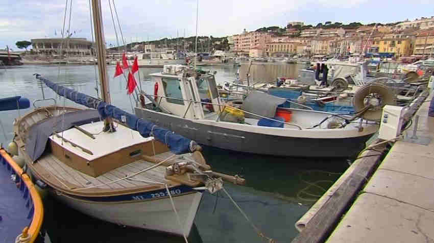 Barques dans le port de Cassis