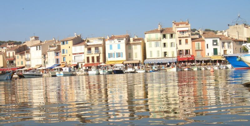 Wide picture of Cassis, the port