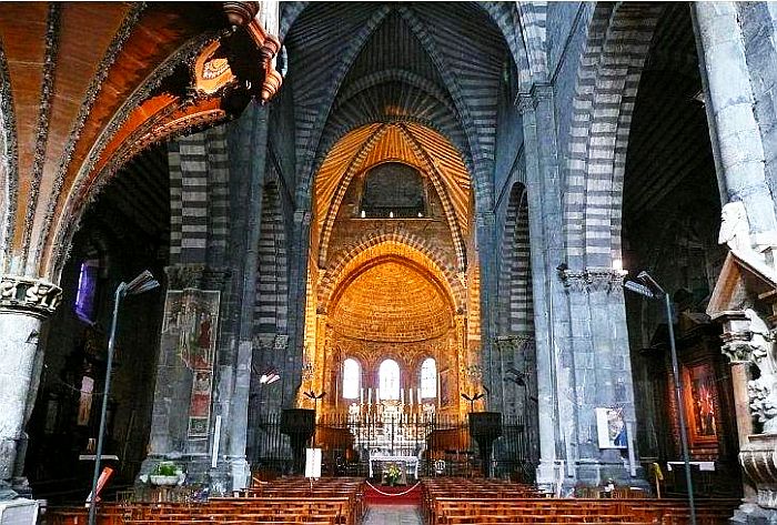 Ancienen cath&eacute;drale Notre-Dame du R&eacute;al
