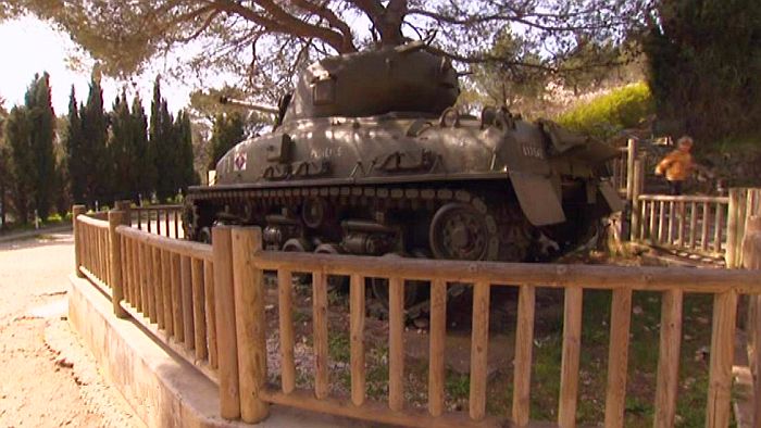 Char am&eacute;ricain devant le m&eacute;morial de du d&eacute;barquement de Provence