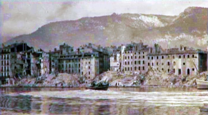 Le port de Toulon apr&egrave;s les bombardements de 1943 -44