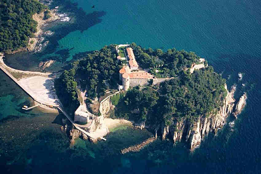 Fort de Br&eacute;gan&ccedil;on
