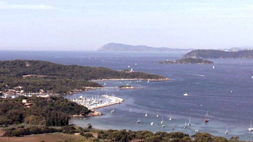 Port-Cros et l'&icirc;le du Levant vus de Porquerolles