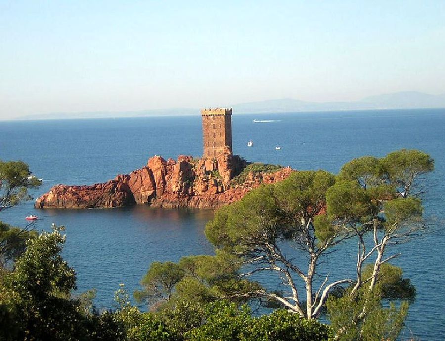 Tour sarrasine sur l'île d'Or à St-Raphaël