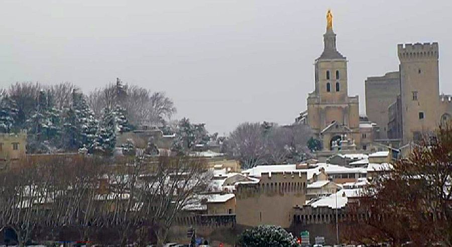 Vue d'Avignon et du palais des Papes sous la neige