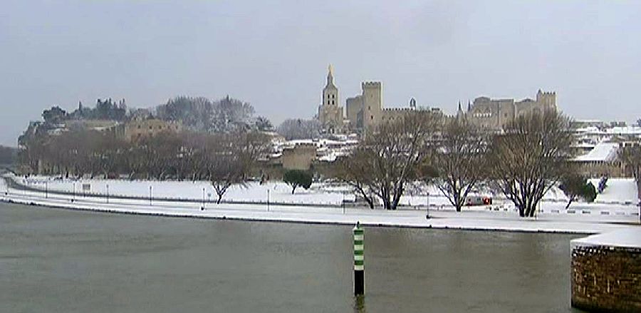 Vue d'Avignon et du palais des Papes sous la neige