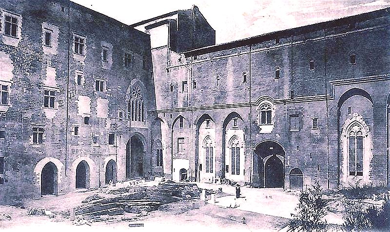 cour d'honneur palais des papes d'Avignon en 1919