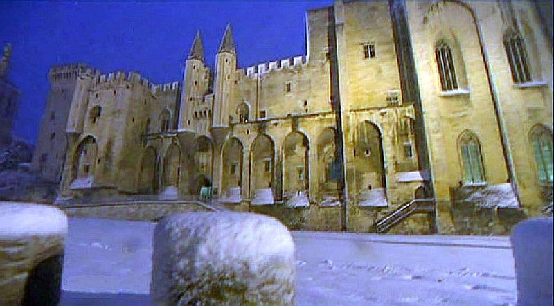 palais des papes d'Avignon sous la neige