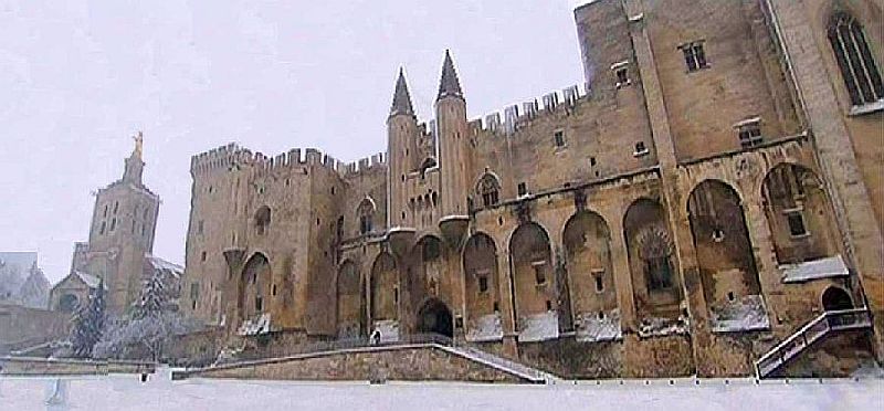 palais des papes d'Avignon sous la neige
