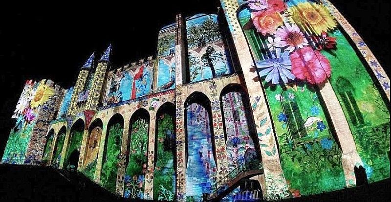 son et lumiere fa&ccedil;ade palais des papes d'Avignon