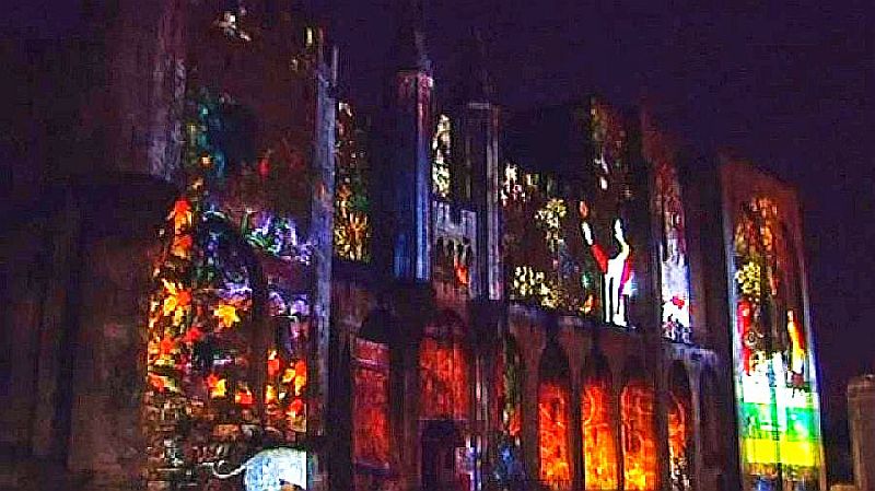 son et lumiere fa&ccedil;ade palais des papes d'Avignon