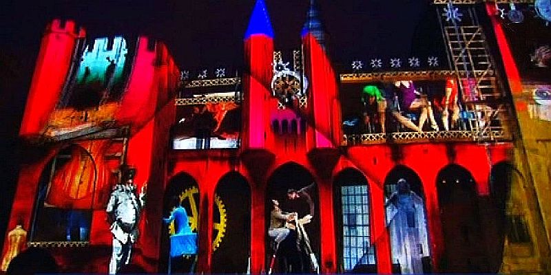 son et lumi&egrave;re cour d'honneur palais des Papes d'Avignon