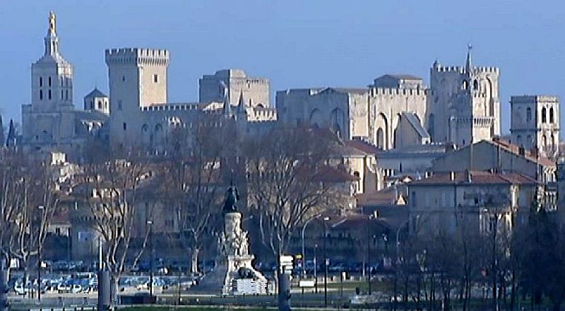 ue du palais des papes d'Avignon