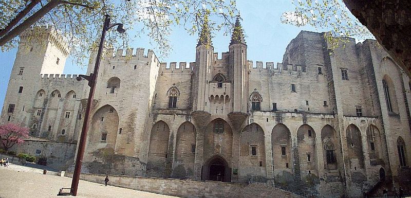 fa&ccedil;ade palais des papes d'Avignon